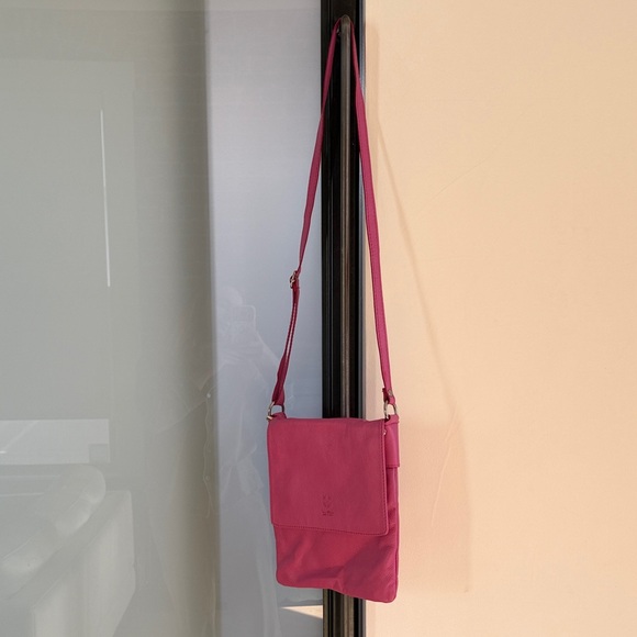 Vera Pelle Fuchsia Italian Leather Crossbody Bag - Picture 8 of 8